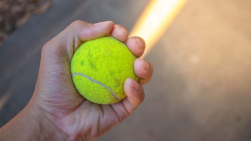 Teste da bola de tênis: o que a força de preensão revela sobre seu envelhecimento