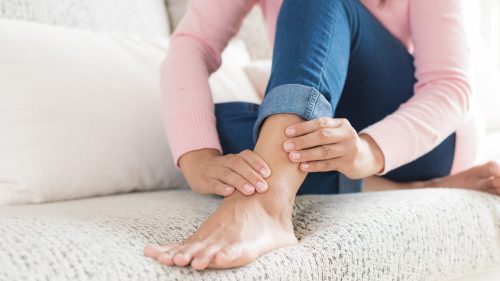 Retenção de líquido: o que seu corpo está tentando dizer com os inchaços