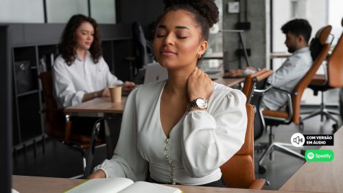 10 exercícios para corrigir a postura e aliviar as dores no trabalho
