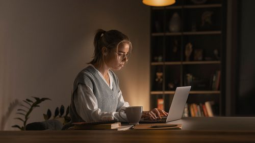 Ser noturno aumenta em 70% o risco de aposentadoria precoce por invalidez